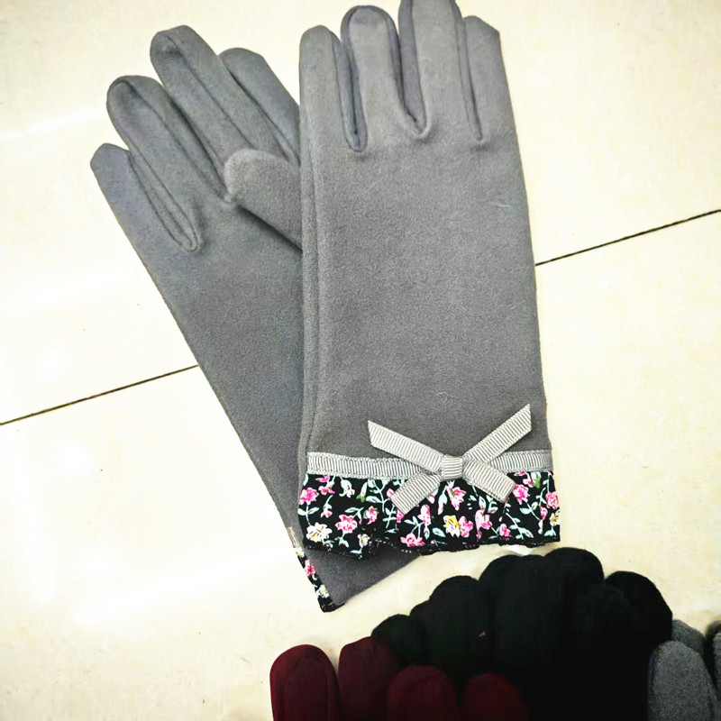 Velvet non-shedding protective gloves for cold protection, outdoor cycling warmth, single-layer fabric, mink pom-pom cycling wholesale Application Scenario