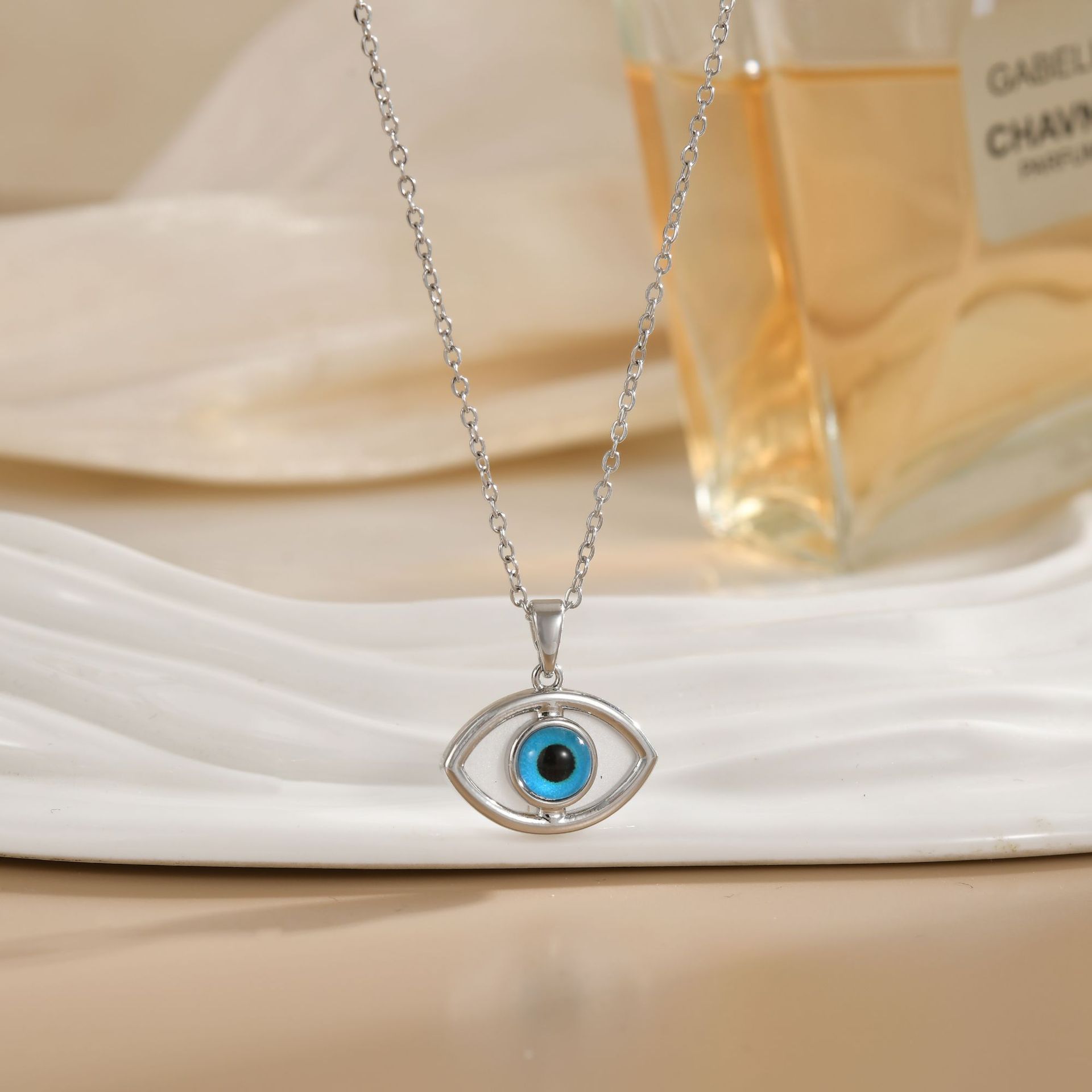 跨境亚马逊热卖钛钢项链女恶魔之眼吊坠小众感轻奢百搭锁骨链饰品详情20