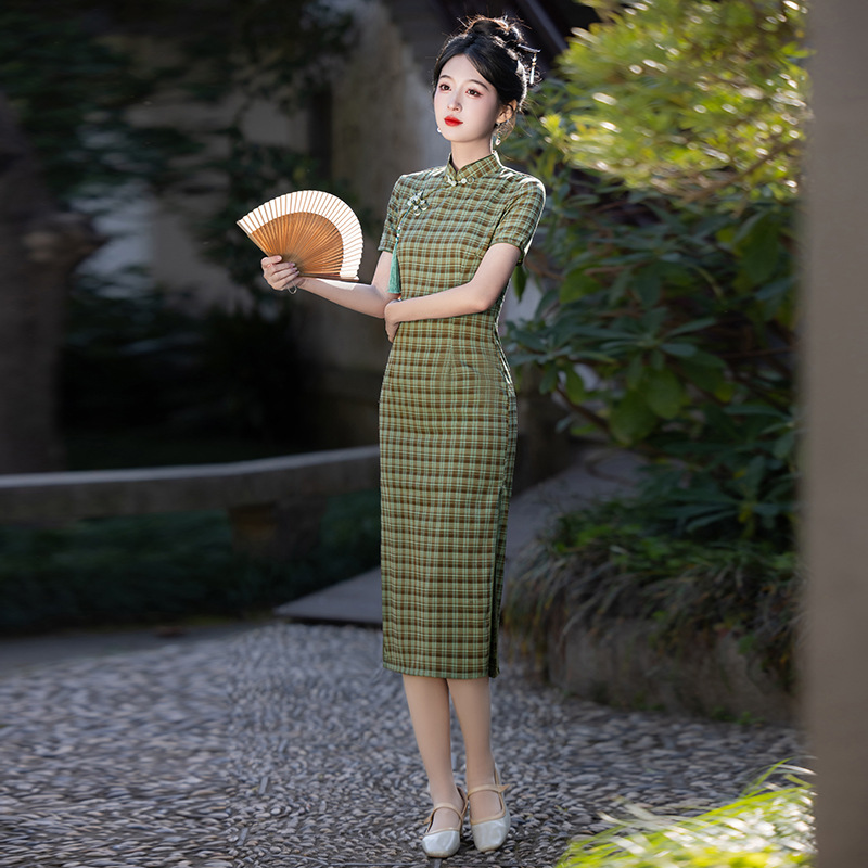 国潮新款改良格子旗袍中长款新中式年轻款气质显瘦日常通勤