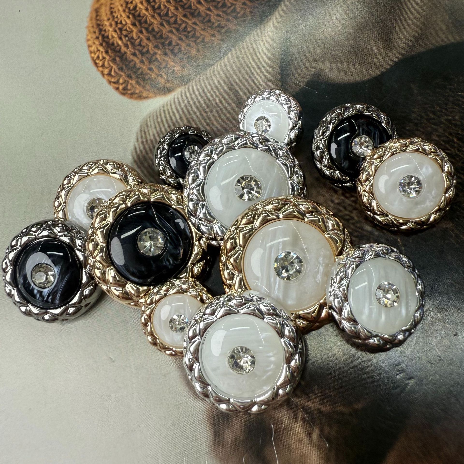 复古小香风玫瑰白金色秋冬毛呢西服JK西装金属纽扣银色风衣树脂扣