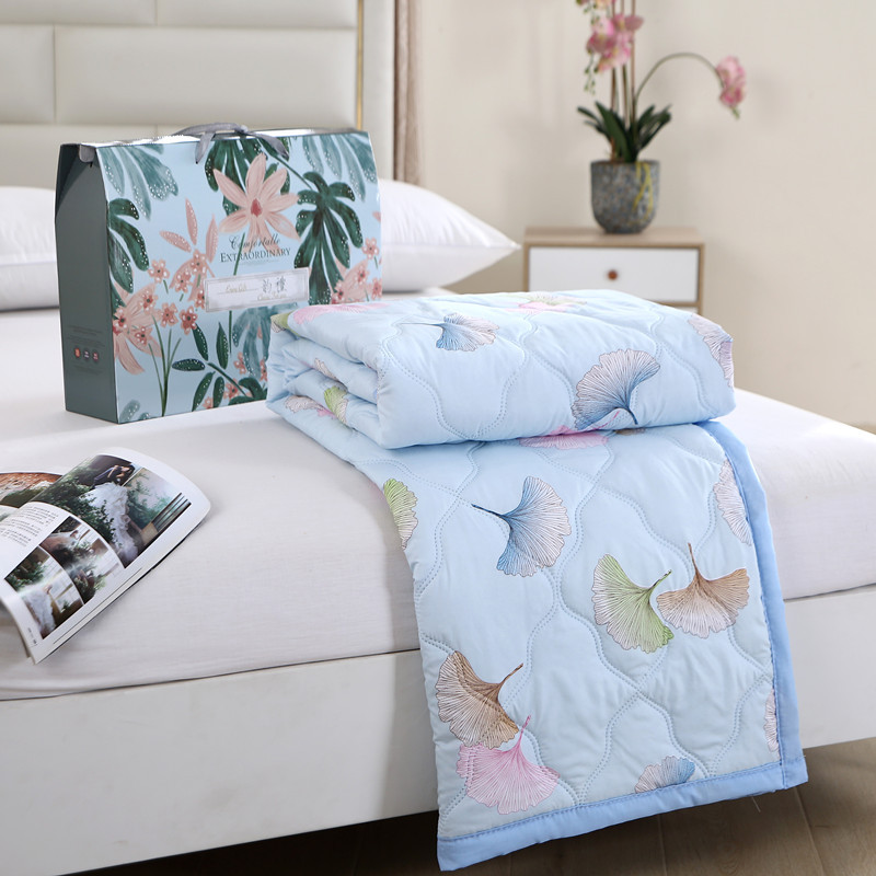 Store anniversary gift quilts, summer quilts, air conditioner quilts, thin quilts, opening gift quilts, sales gift quilts that can be printed with logos details Picture