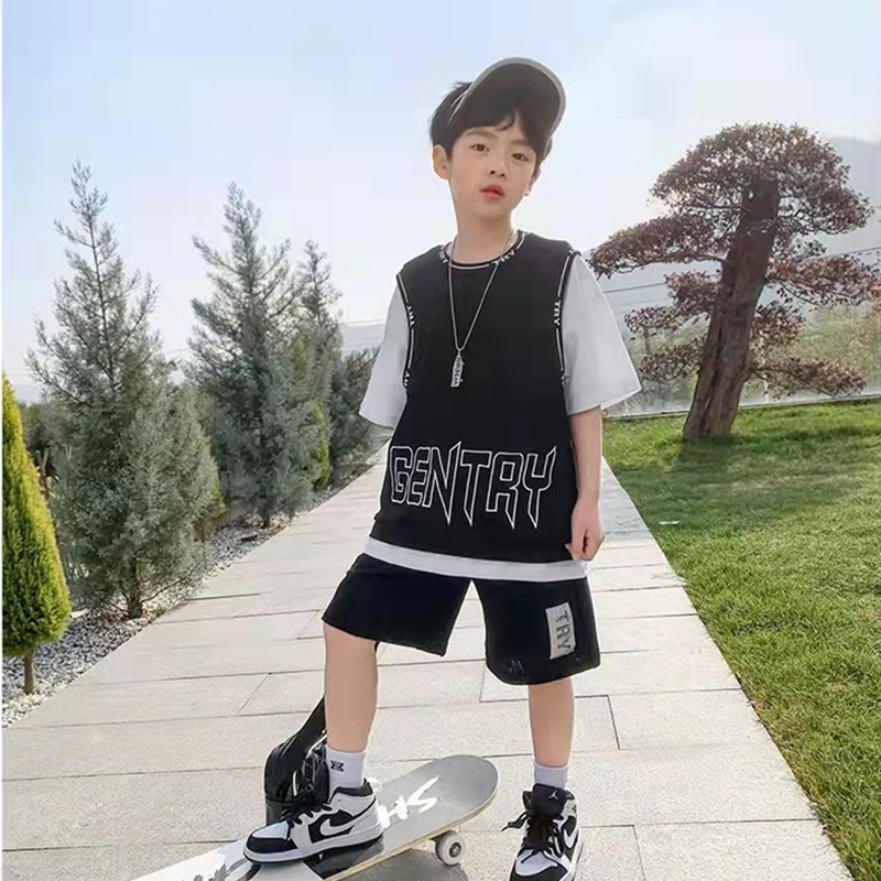 Boys' short-sleeved summer suit 2022 New style Stylish boys' breathable sportswear, two-piece children's basketball suit, trendy Specification image