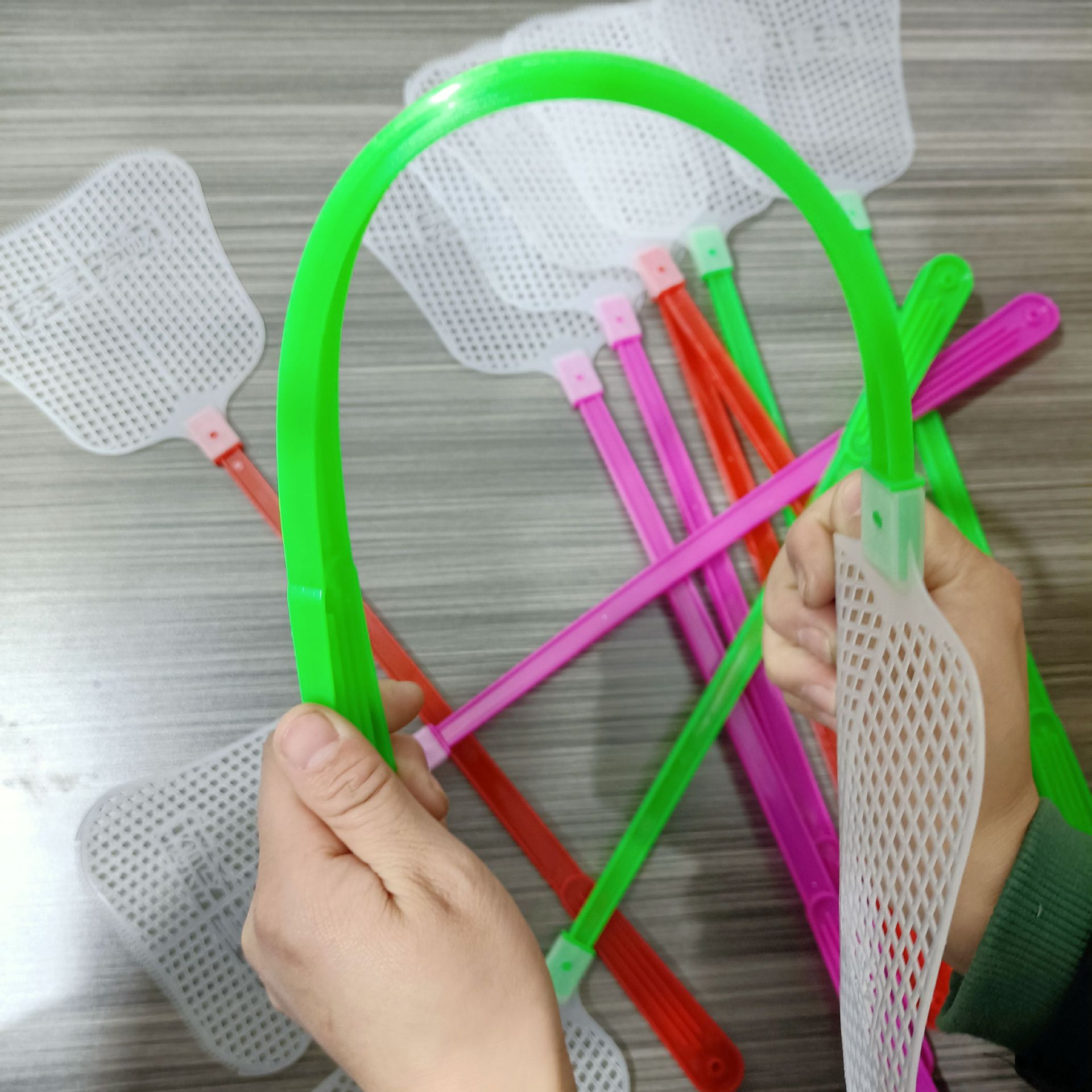 【1-8 Zone 】【DH-013】 Banana Leaf Fan Fly Swatter 10/ Pack 800/ box Brand new material fly swatter Plastic fly swatter can't be broken or broken. Colorful fly swatter online hot sale, 1 yuan supply details Picture