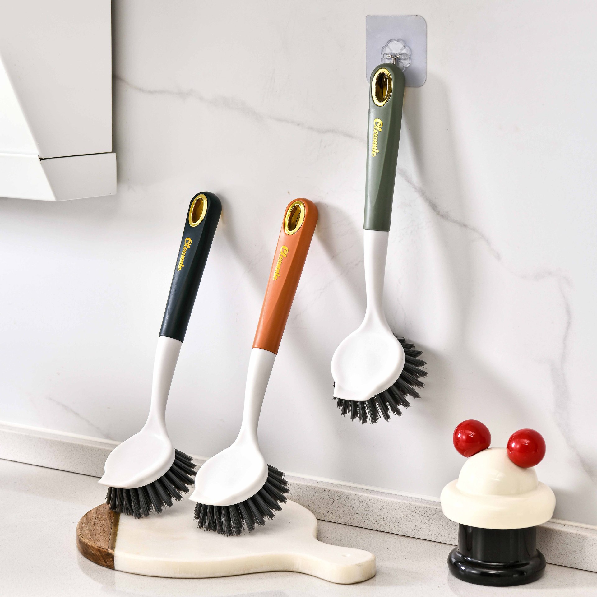 Wholesale plastic pot washing brush, non-stick pot brush, detachable and replaceable, powerful in removing stains without hurting hands full figure