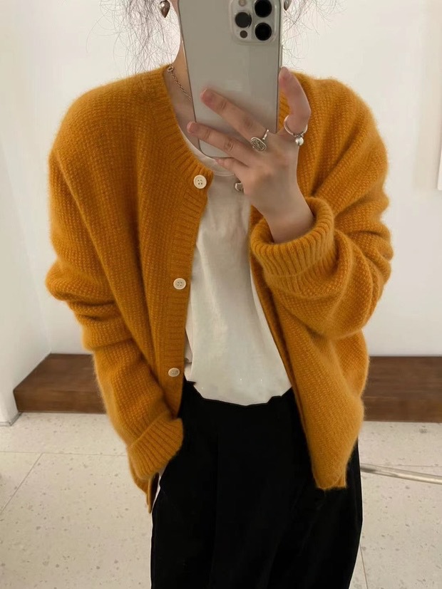 2023 Autumn/Winter collection of Dongdaemun, South Korea, cashmere cardigan women's round-neck sweater, thickened wool knitted solid color coat details Picture