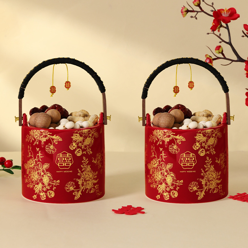 A pair of wedding buckets for children and grandchildren, a comprehensive list of items for the bride's dowry, red wedding buckets and treasure buckets for the bride's family's wedding, decorative ornaments
