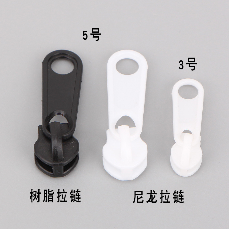 现货供应3号塑料拉头   尼龙塑料拉链拉头可过检针消磁