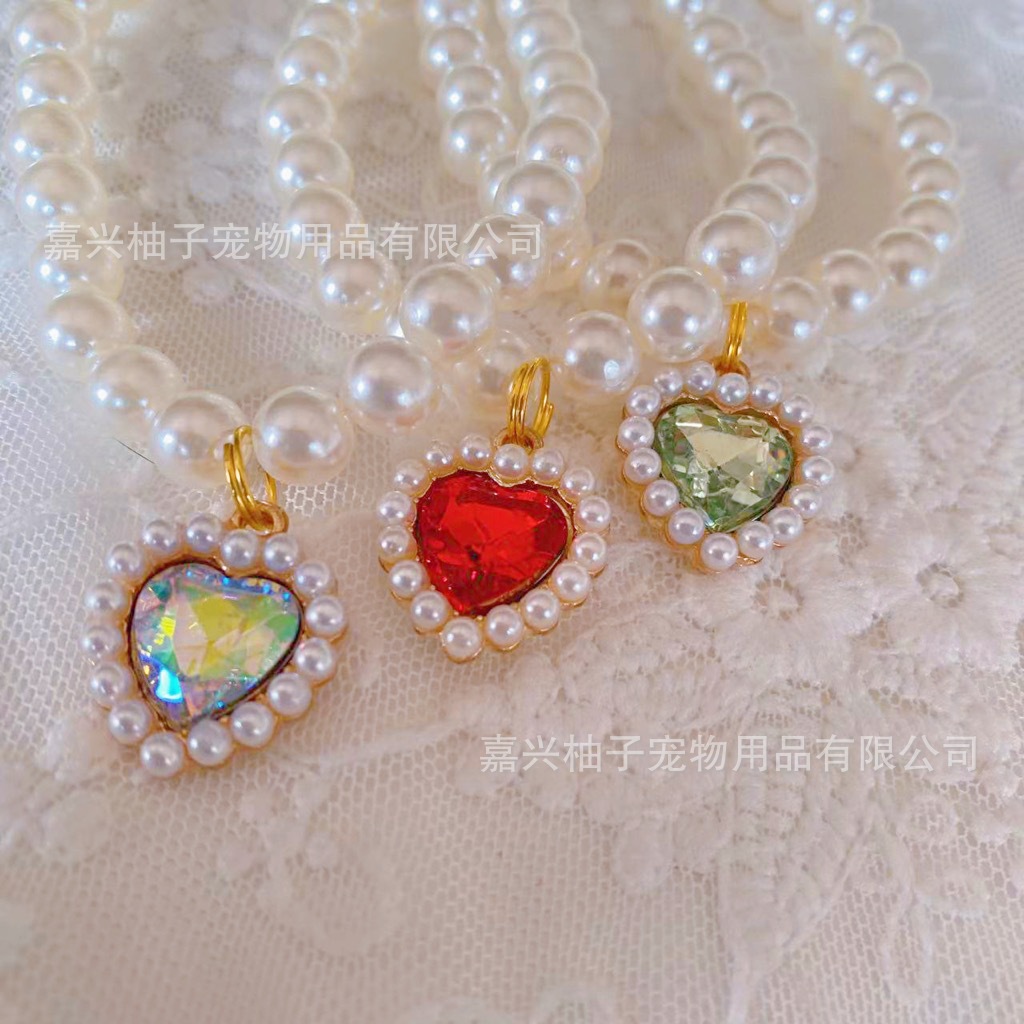 Wholesale of pet pearl necklaces, cat collars, puppy heart crystal pendants, teddy neck cute decorations Application Scenario
