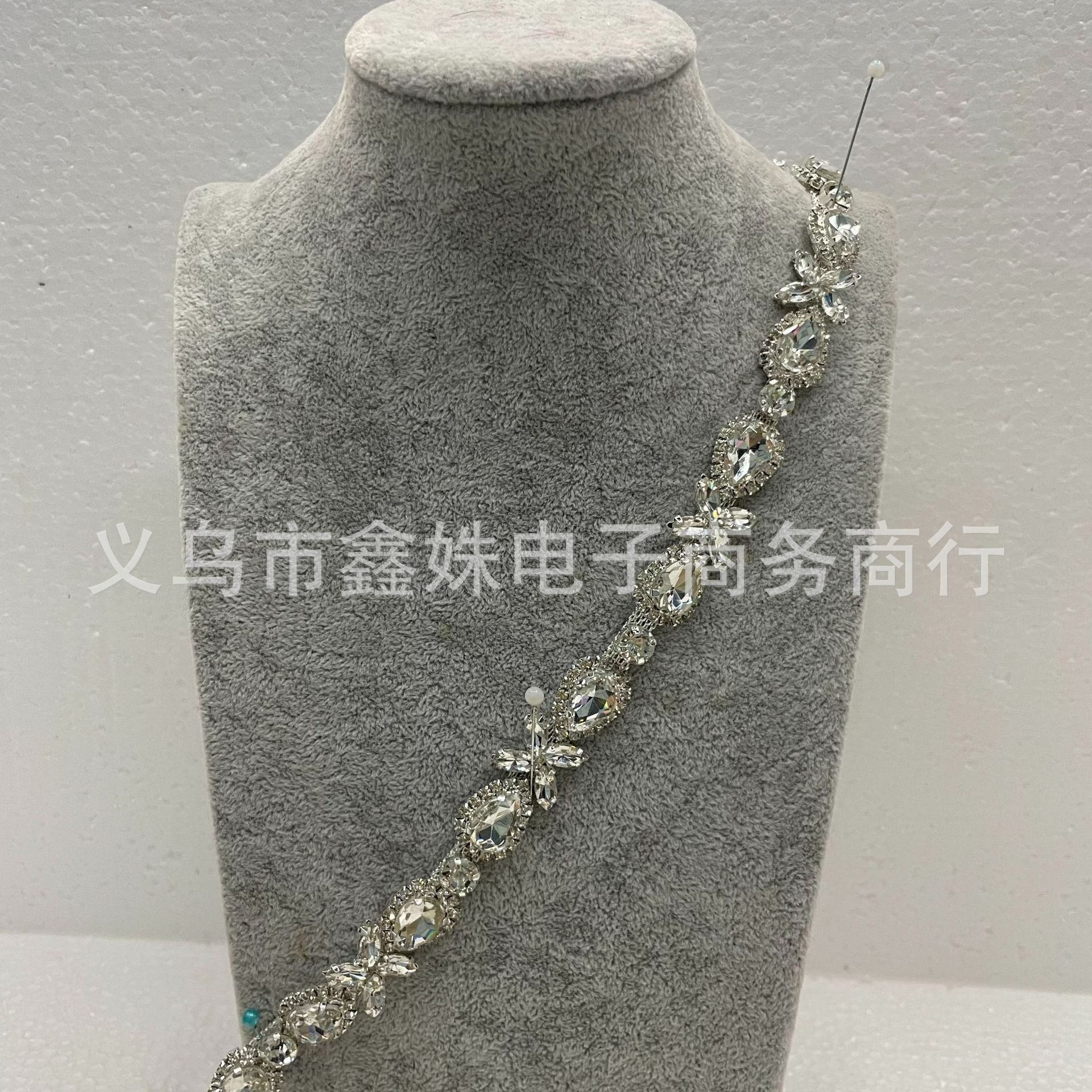 Factory direct sales of hardware diamond chains, welded accessories, water diamond chains, horse eye diamond fancy code chains, diy clothes and headwear Specification image