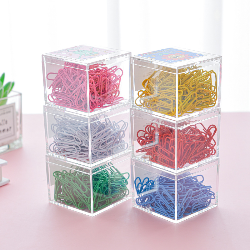 Creative box-packed color paper clips for office and finance, 120 U-shaped pins, multi-functional 28mm plastic-coated paper clips for students Application Scenario