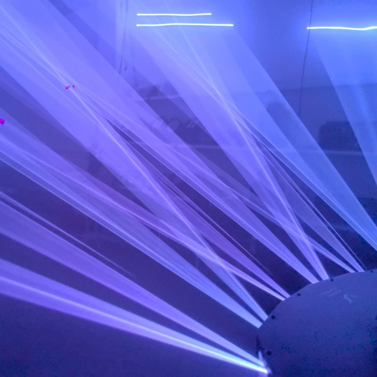 Fan-shaped six-head motor full-color line animation laser light, KTV private room light, voice-controlled stage light, dancing laser light Application Scenario