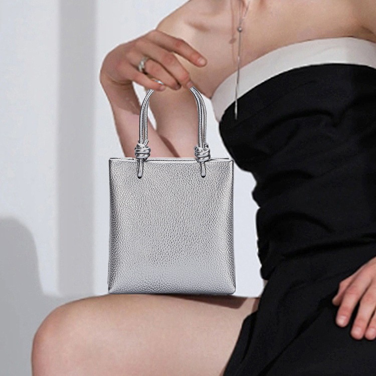 bags包包女2024夏季新款女包斜挎小包银色高级感软皮小方包手机包