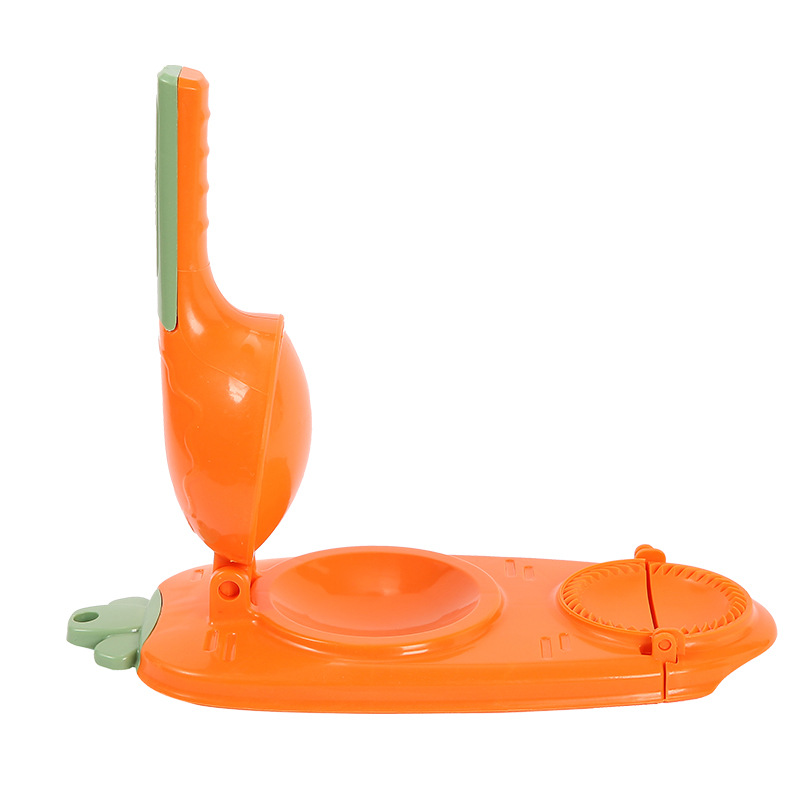 mini dumpling-making magic tool, a lazy person in the kitchen, a hand-pressed dumpling wrapper mold, a small household dumpling-making machine Application Scenario