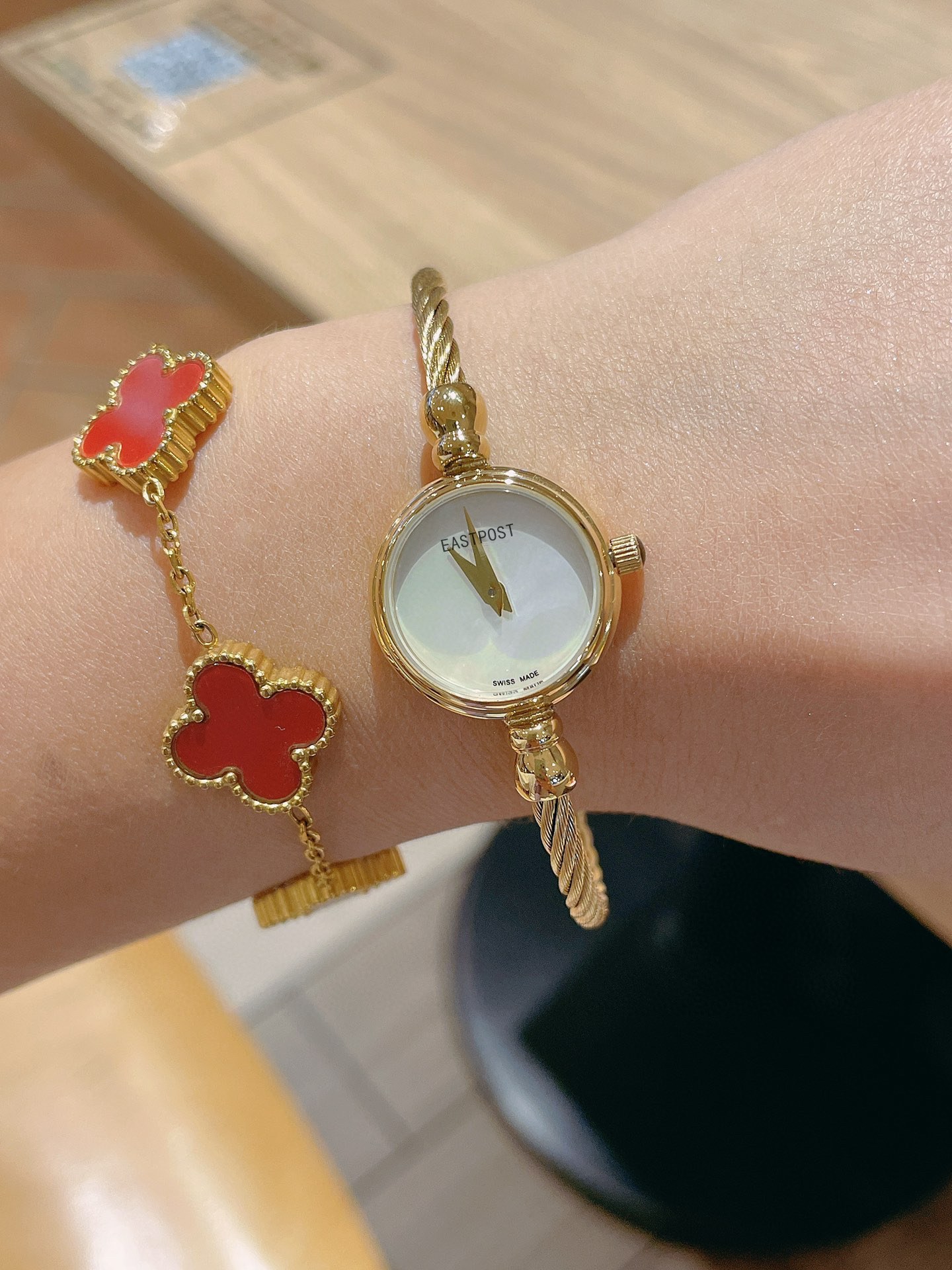 古 双G手镯手表女防水小巧气质简约潮流女生复古弹簧贝母手镯表详情7