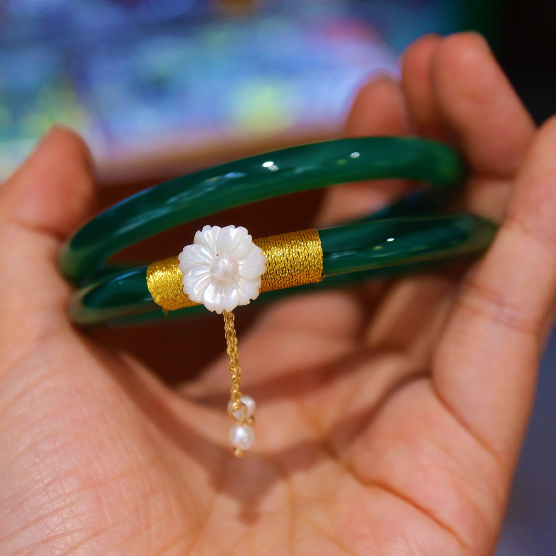 Natural chalcedony jingle bracelet, simple and elegant beauty bracelet for young girls, 6mm beauty bar bracelet manufacturer wholesale
