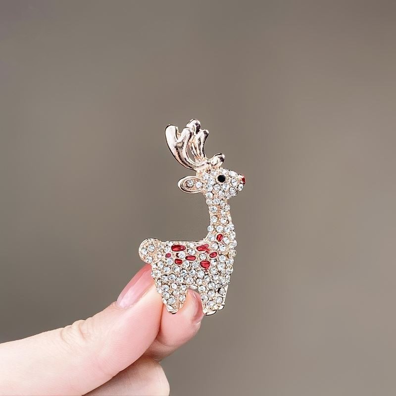 Fawn Christmas Gift Brooch Personality Cartoon 2022 New Fashion Suit Pin Accessory Blouse Collar Pin Application Scenario