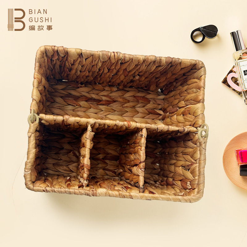 Cross-Border Hot Selling Water Hyacinth Woven Knife And Fork Basket Can Swing Portable Basket Hand Made Snacks Fruit Storage Basket details Picture