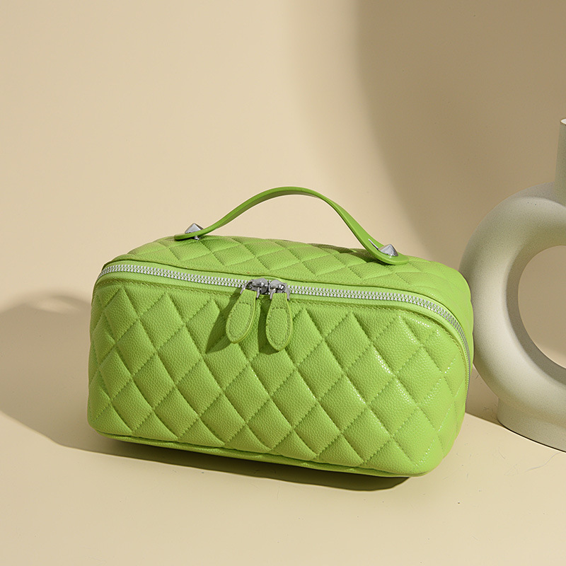 亚马逊跨境高品质pu化妆包菱格绗缝枕头包手提洗漱化妆品收纳包详情图3