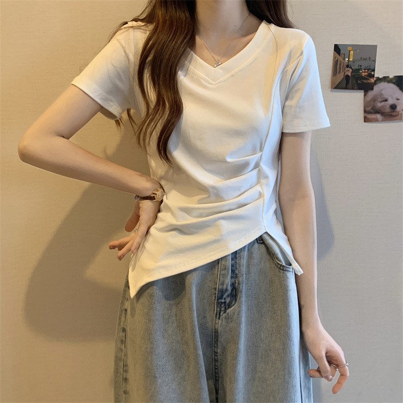 A 2024 pink V-neck short-sleeved T-shirt for women with a summer design sense, featuring a unique pleated, cinched waist and slit irregular top details Picture