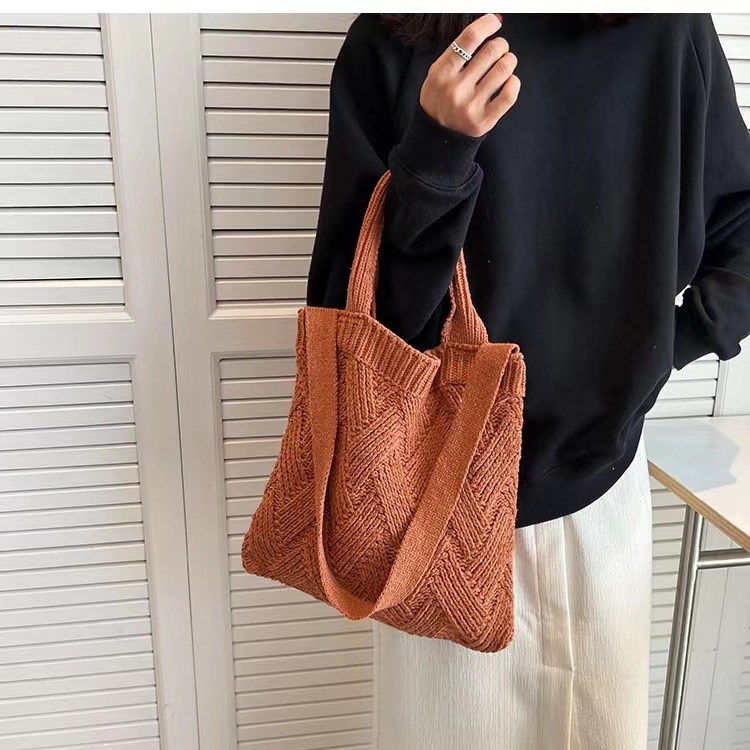2022 New Knitted Bag Cross-Border Bag Vintage Women's Bag Crossbody Bag Braid Bag Tote Bag Trend Application Scenario
