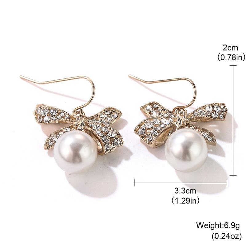 Light luxury earrings are fashionable and elegant. Niche stud earrings with full diamonds and bows give a unique and high-end feel. Versatile earrings for women