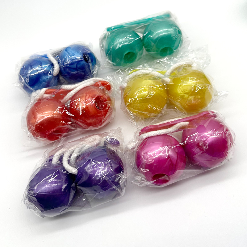 Pro-Clackers Ball Snap Ball Shake Impact Ball Touch Ball Decompression Toy Application Scenario