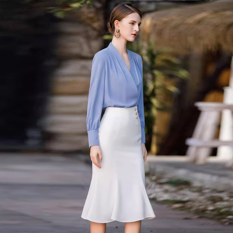 AD French light mature style top, women's V-neck design sense, blue shirt, elegant goddess-like style, white-collar shirt, professional attire Specification image