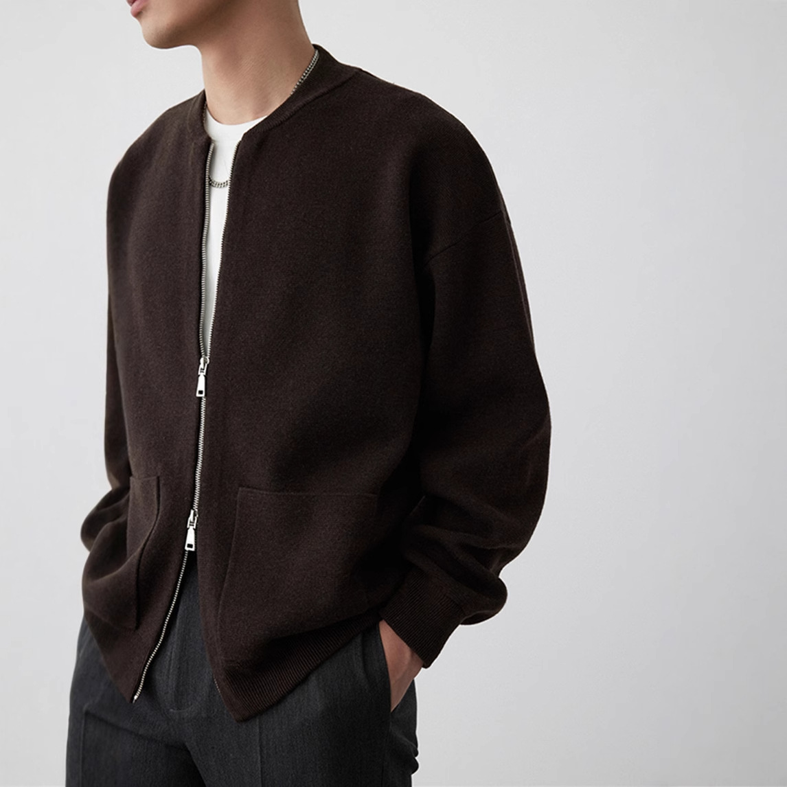 A new Korean fashion trend with a double-zipper knitted cardigan, simple and casual baseball collar jacket and sweater coat for men details Picture