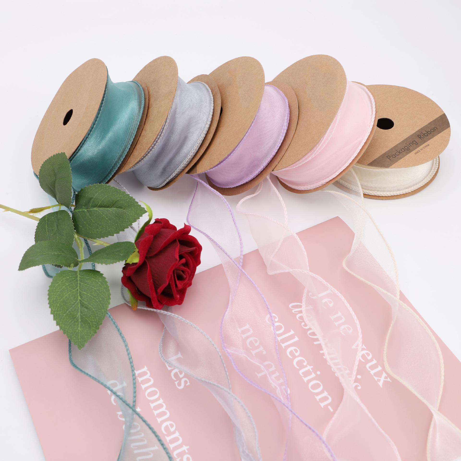 Fishtail yarn, ribbon, flower baking packaging, edge bouquet, cake packaging, ribbon, bow, wavy yarn Application Scenario