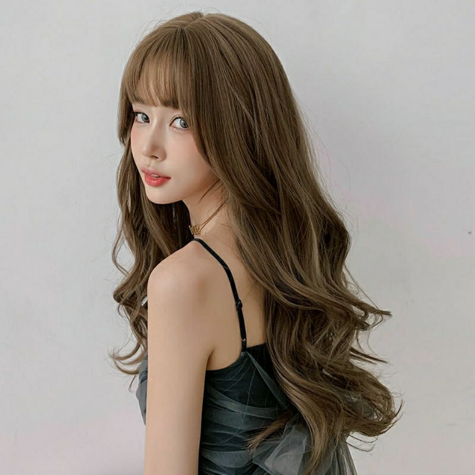 A wig for women with long curly hair, full head realism, natural and fashionable, wavy, internet-famous air bangs, face shaping wig Application Scenario