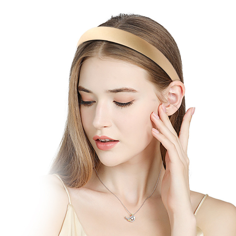 The New 2Cm Wide Solid Color Fabric Hair Band Smooth Fabric Simple Hair Band Without Injury Can Be Diy Design Application Scenario