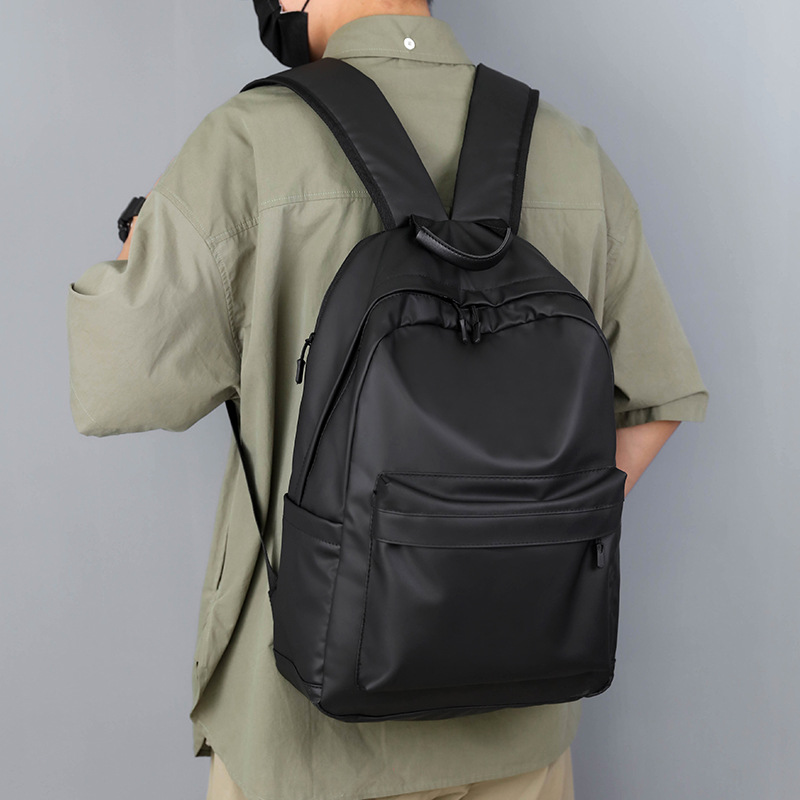 双肩背包实物图