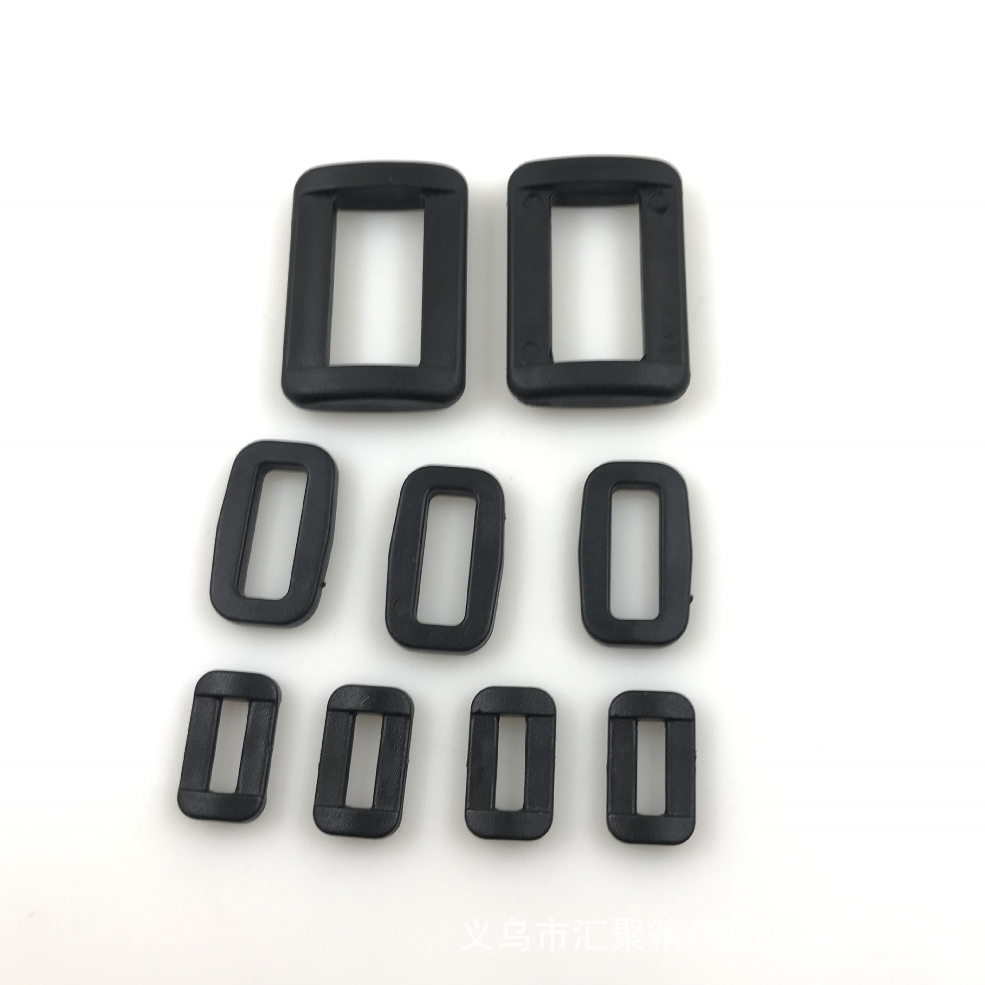 The manufacturer supplies plastic square buckles, POM mouth buckles, two-position buckles, backpack adjustment buckles and luggage accessories in stock