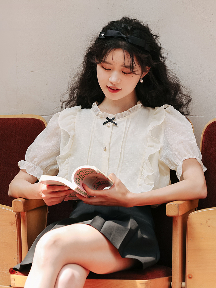 French-style chiffon shirt for women, new summer 2024, with a unique design sense and ruffled puffed sleeve top details Picture