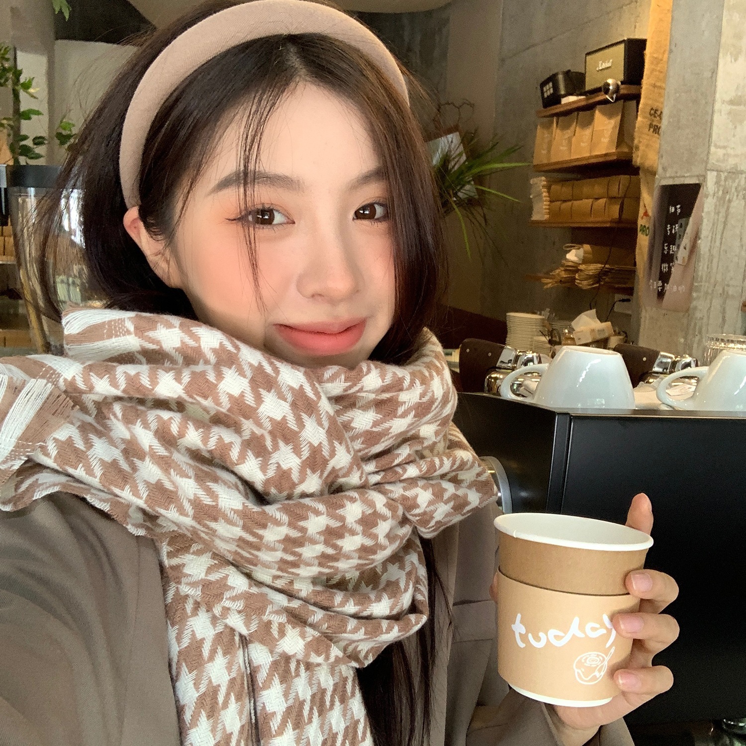 Little Red Book Scarf Women's Winter Warm Couple Knitted Checkered Bib Korean Version Of Everything Fringe Against Color Thousand Bird Lattice details Picture