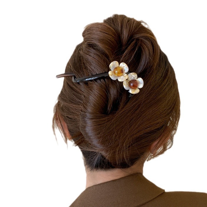 Elegant one-line hair clip, twist clip at the back of the head, 2025 new style, light luxury and high-end style, updo, grab clip, duckbill clip headwear Item Picture