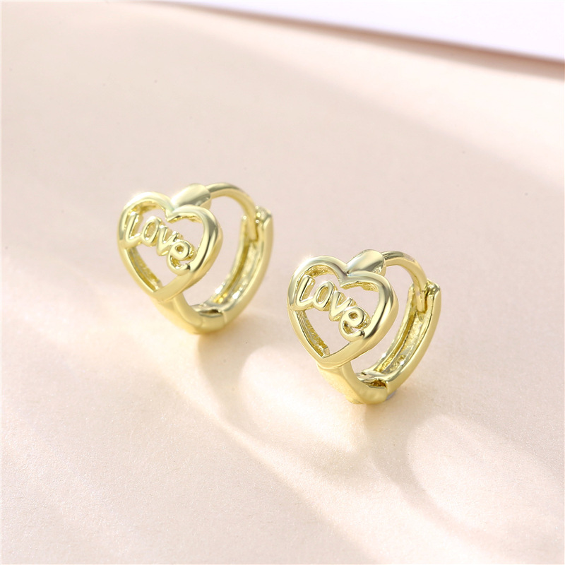 18K Gold Hollow Love Heart Metal Texture Earrings Female New Earrings Personality Simple Love Earrings Buckle Earrings Popular Accessories Fashion Earrings Korean Version