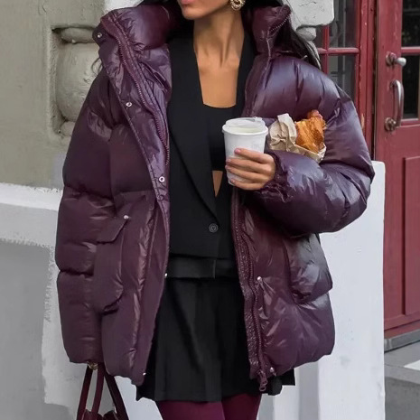 In the winter of 2024, a deep red zippered cotton-padded jacket with a stand-up collar and a warm working style for cross-border trade between Europe and America