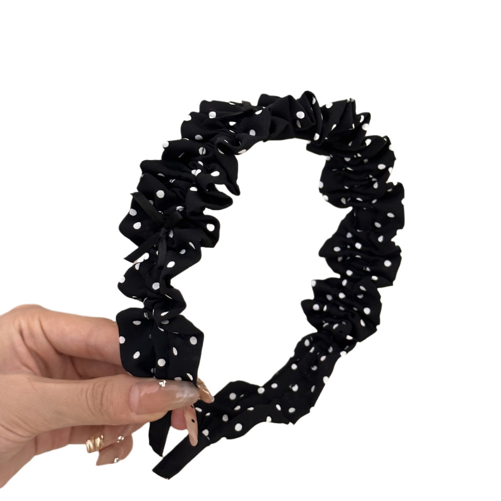 The new polka dot bow headband is a versatile Korean-style pleated hair accessory for women. It features a high top of the head with pressure and ruffled edges. The headwear is simple and elegant Item Picture