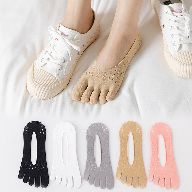 One-piece delivery of socks from the street stall. Five-fingered socks, women's boat socks, summer thin style, ins, trendy, breathable, sweat-absorbing, shallow-mouthed, invisible socks, women's split-toe socks, summer one-piece delivery