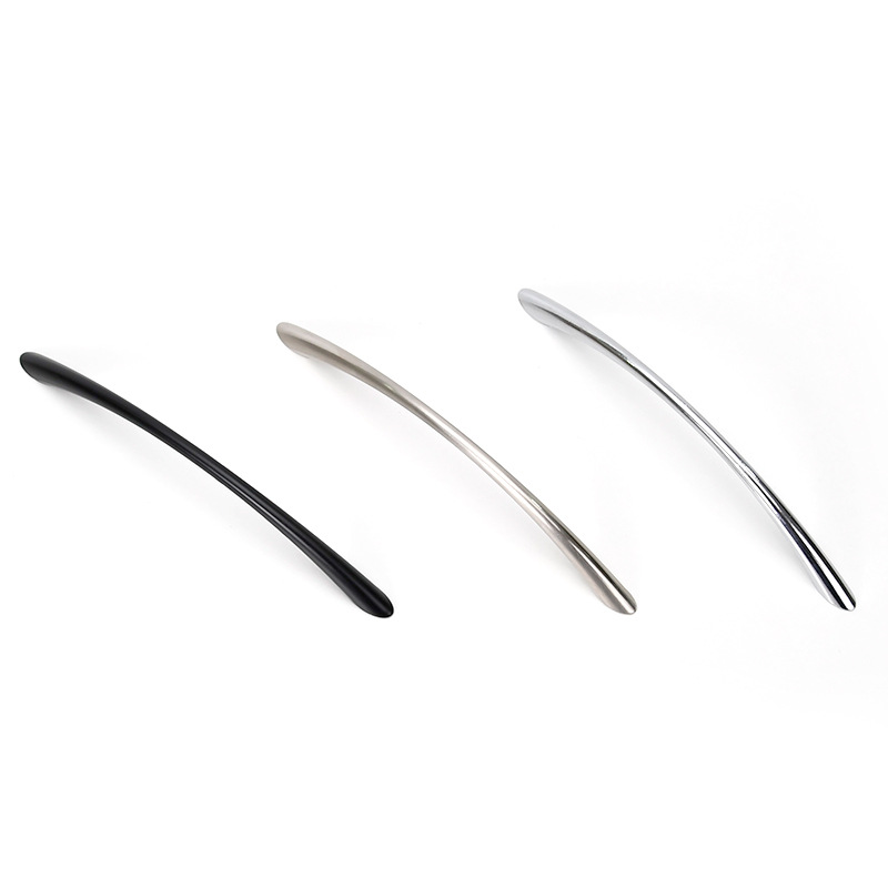 Factory direct sales of zinc alloy arc-shaped solid handles, furniture hardware engineering handles, black wardrobe door handles wholesale Item Picture