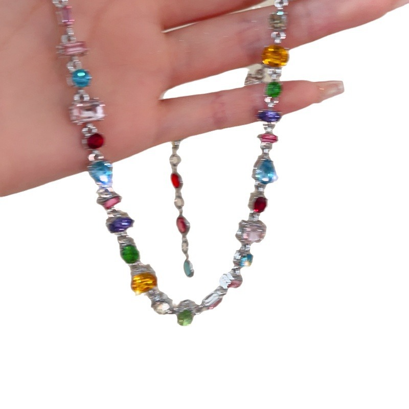 و 2024 هناك مجموعة جديدة من سلاسل الترالترقوة المرأة التي تغطي عقد اللؤلؤ المتطاير Item Picture