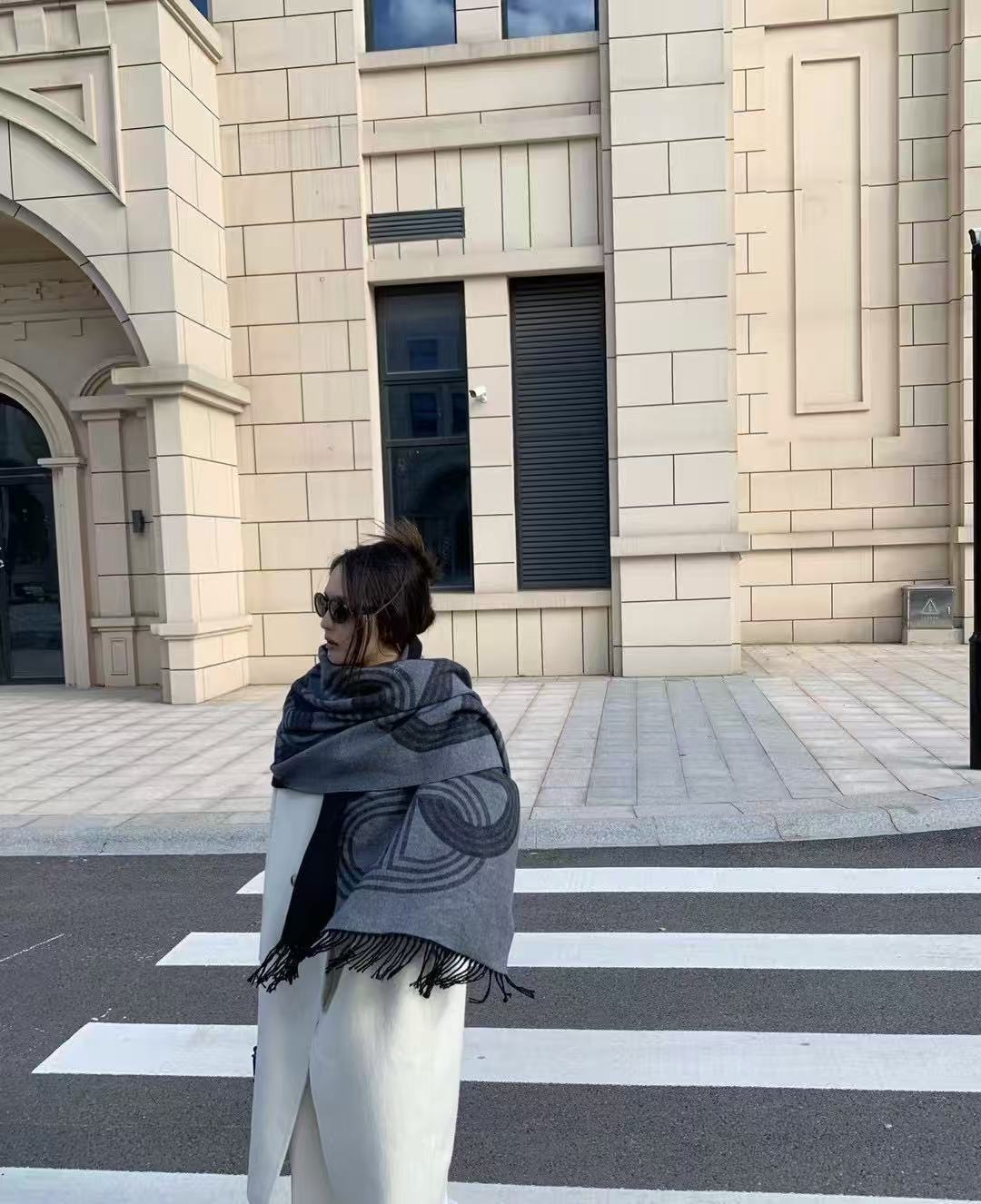 爱马格仿羊绒围巾女秋冬韩版高级感格子披肩外搭2025新款保暖围脖详情2