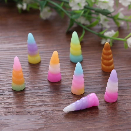 Wholesale of faux unicorn horn resin jewelry accessories with gradient color creative pony horn cream glue keychain accessories Wholesale of faux unicorn horn resin jewelry accessories with gradient color creative pony horn cream glue keychain accessories