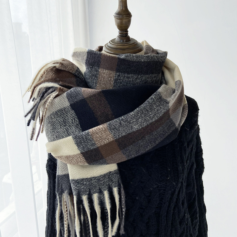 格子围巾女秋冬新款韩版高级感长款学生情侣披肩保暖加厚流苏围脖