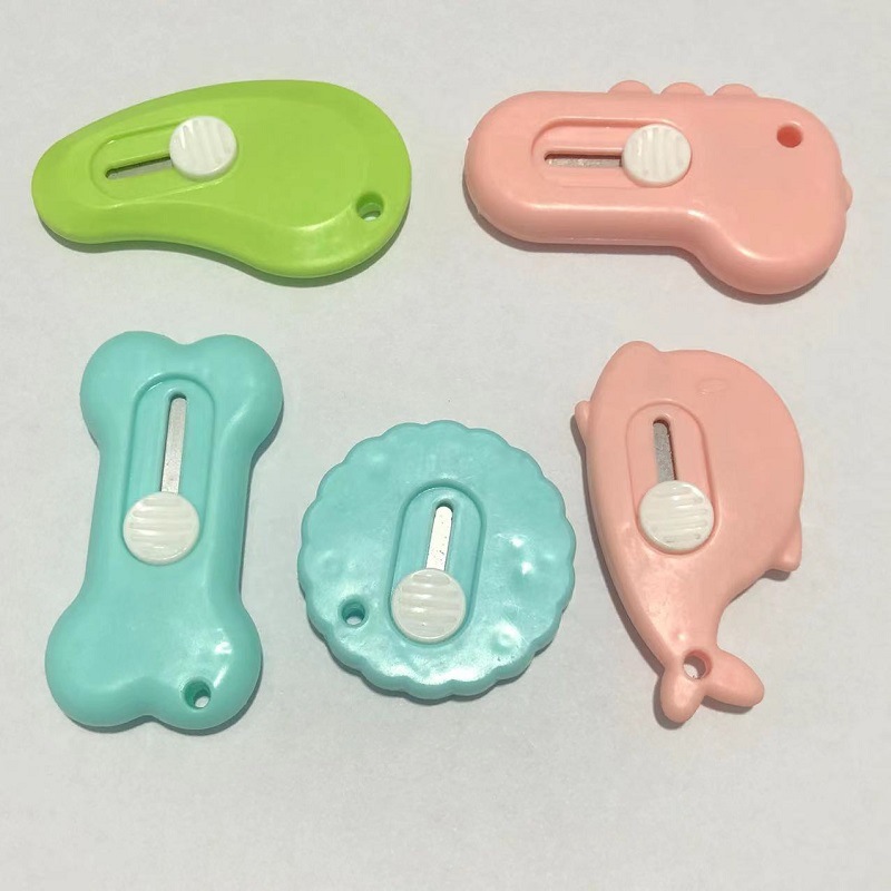 创意美工刀学生小刀美术刀迷你型伸缩刀安全刀卡通可爱便携裁纸刀