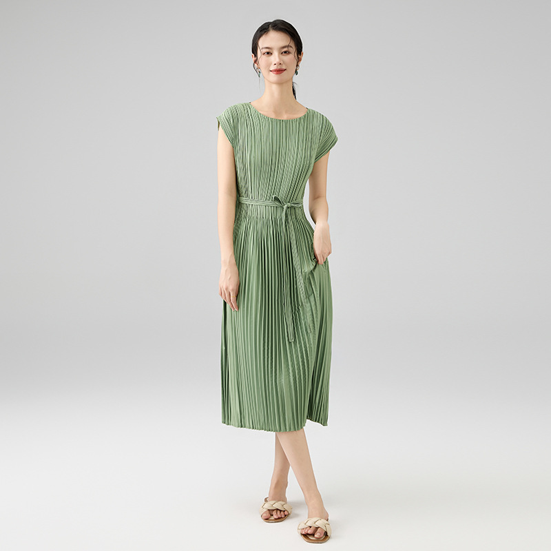 Counter quality 2025 Spring/Summer style Versatile round-neck sleeveless high-end dress Loose slimming lace-up long dress details Picture