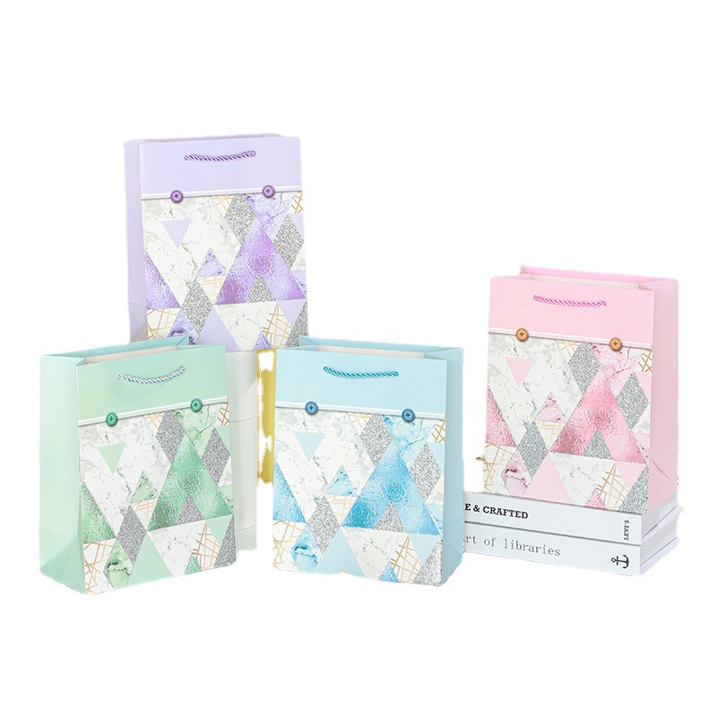Diamond-shaped powder-coated classic and exquisite gift bag, wedding gift paper bag, birthday return gift and souvenir packaging bag, South America Item Picture