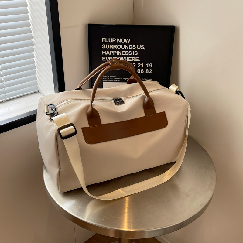 旅行包/运动包/逛街包/万向轮行李包/宠物背包白底实物图