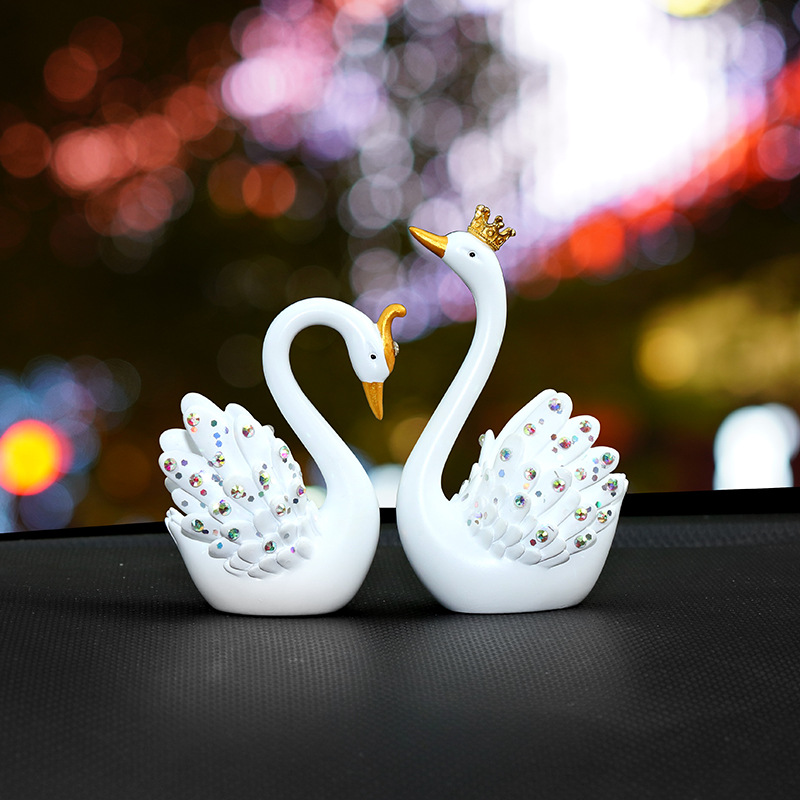 汽车摆件镶钻天鹅情侣高档香水座车载车内饰品女神款网红女士装饰细节图